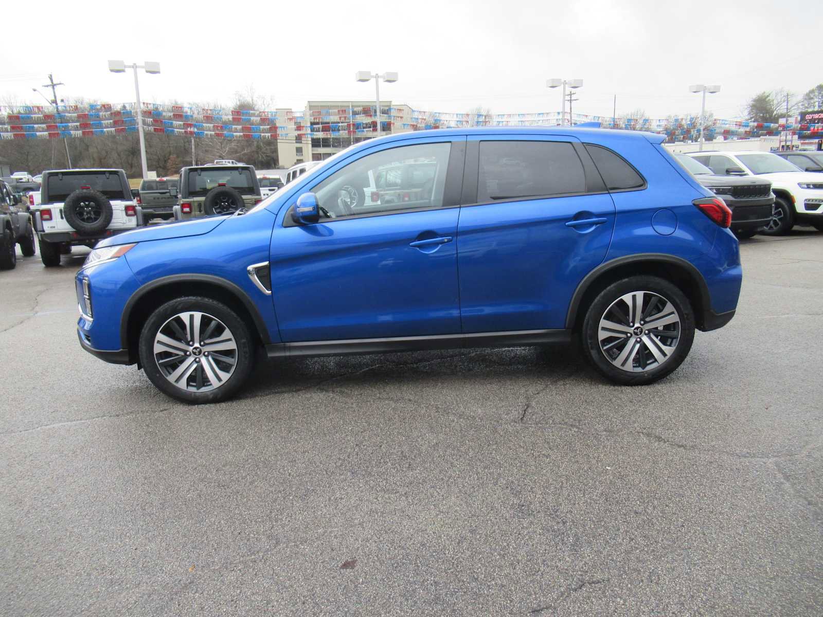 Used 2024 Mitsubishi Outlander Sport SE image 2