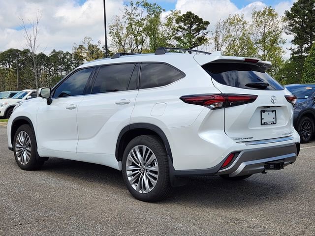 Used 2025 Toyota Highlander Platinum image 3
