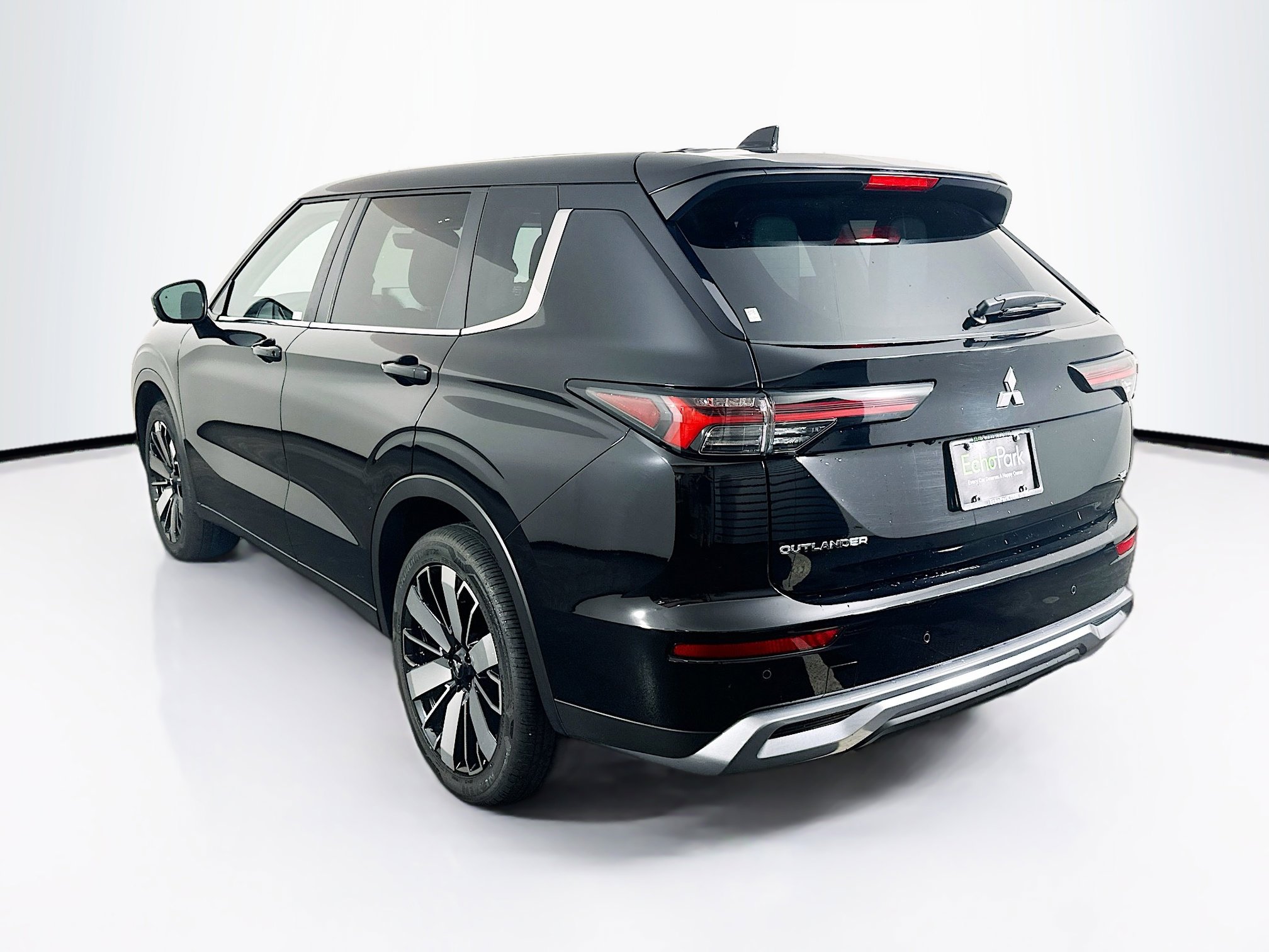 Used 2025 Mitsubishi Outlander SE FWD image 5