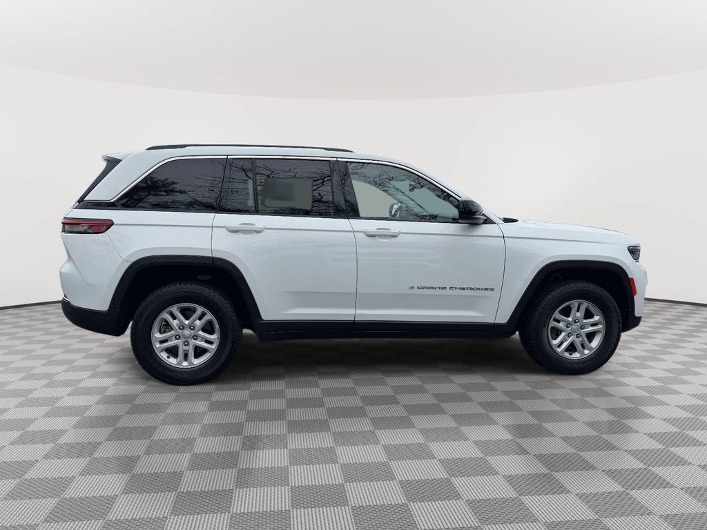 Used 2023 Jeep Grand Cherokee Laredo AWD/4WD image 9
