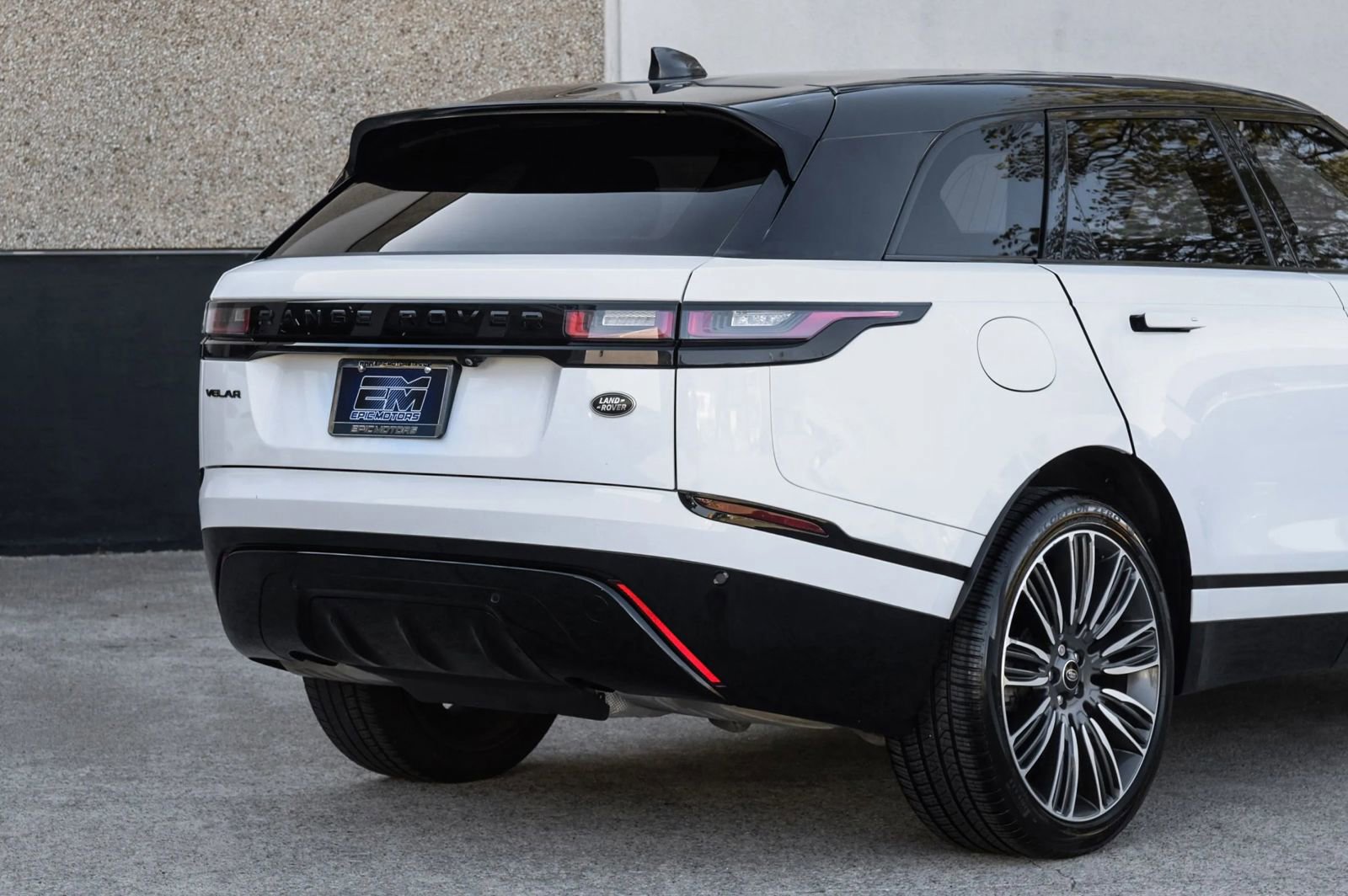 Used 2022 Land Rover Range Rover Velar R-Dynamic S AWD/4WD image 10