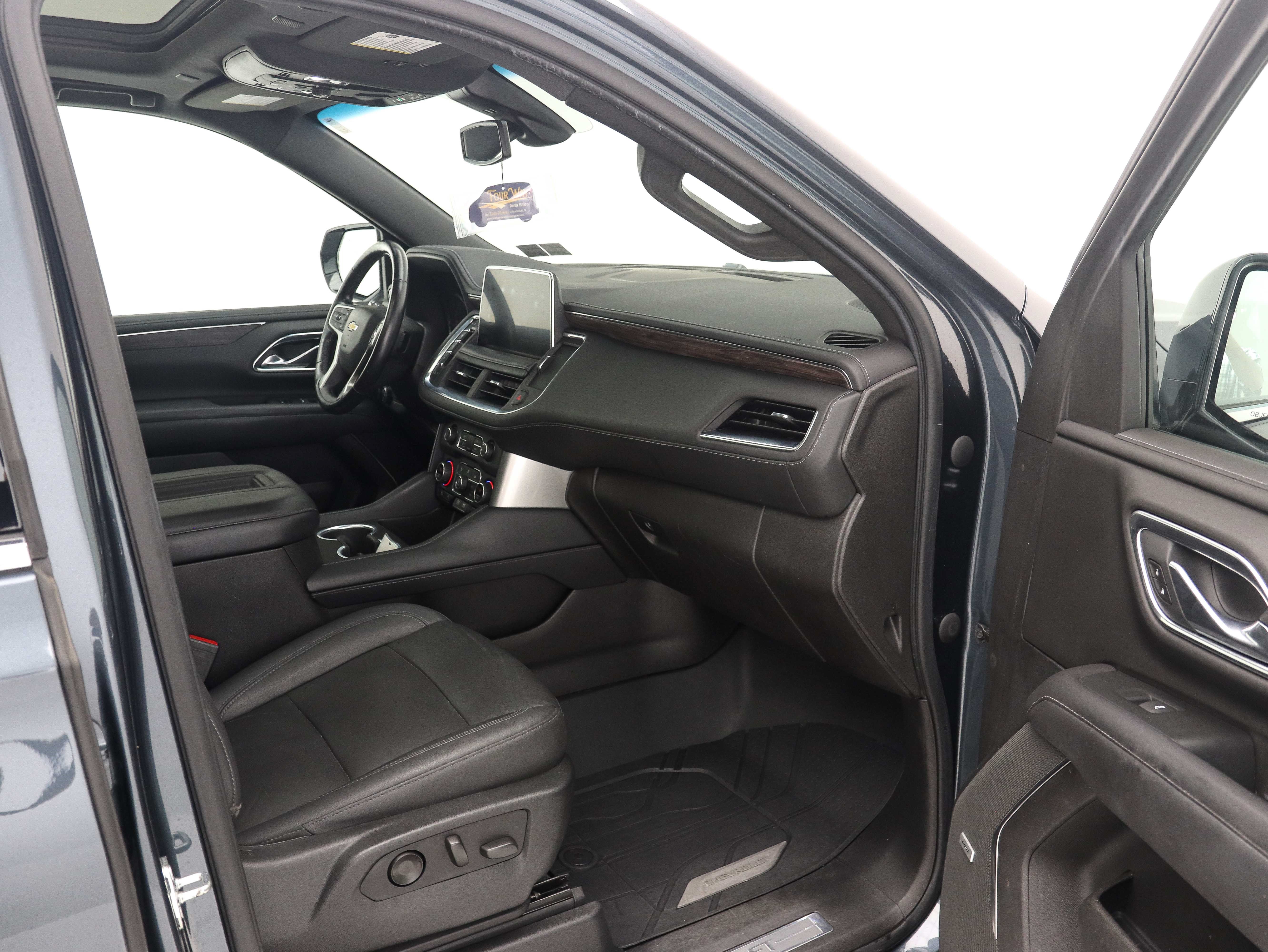 Used 2021 Chevrolet Suburban LT w/ LT Signature Package AWD/4WD image 19