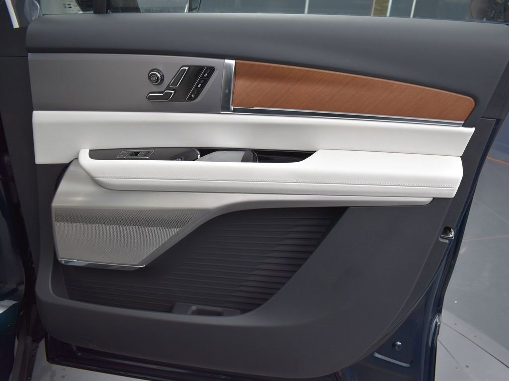 New 2026 Cadillac Vistiq Luxury w/ LPO, Floor Liner Package image 39