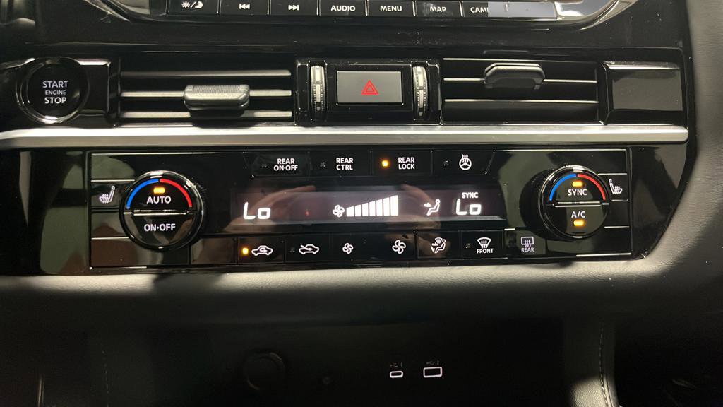 Used 2025 Nissan Pathfinder SL w/ Black Appearance Package FWD image 17