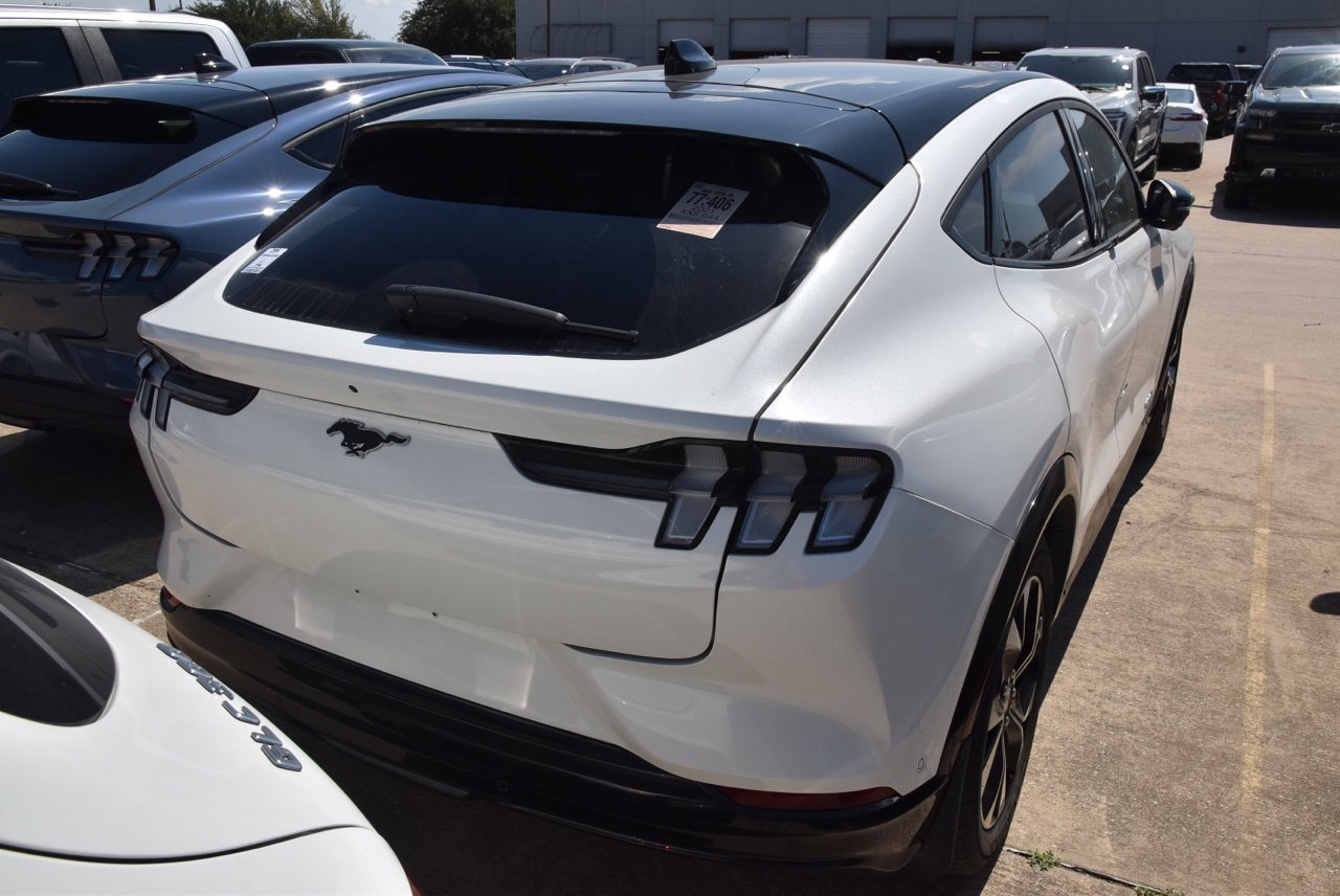 Used 2021 Ford Mustang Mach-E Premium RWD image 7