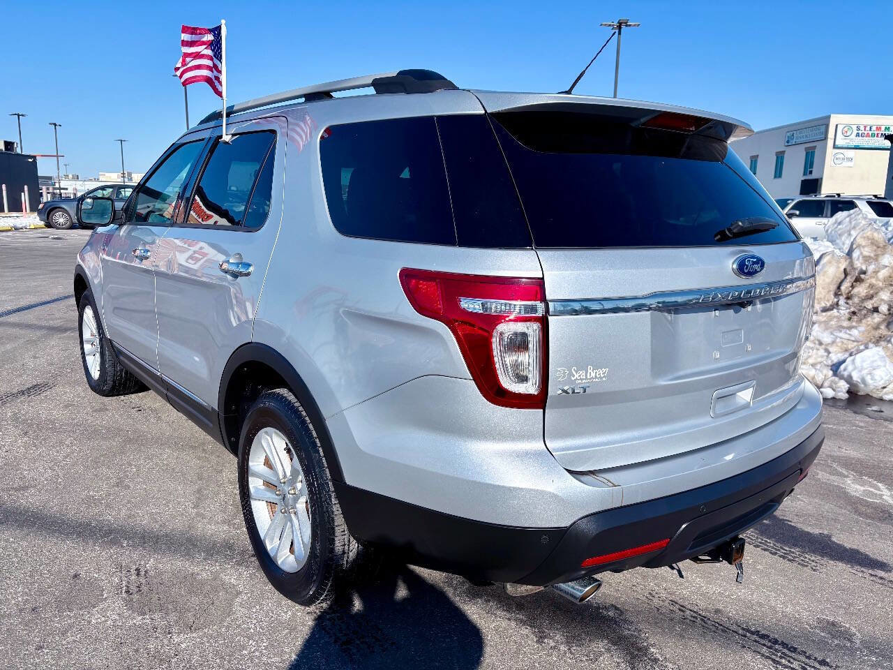 Used 2015 Ford Explorer XLT w/ Equipment Group 202B image 4