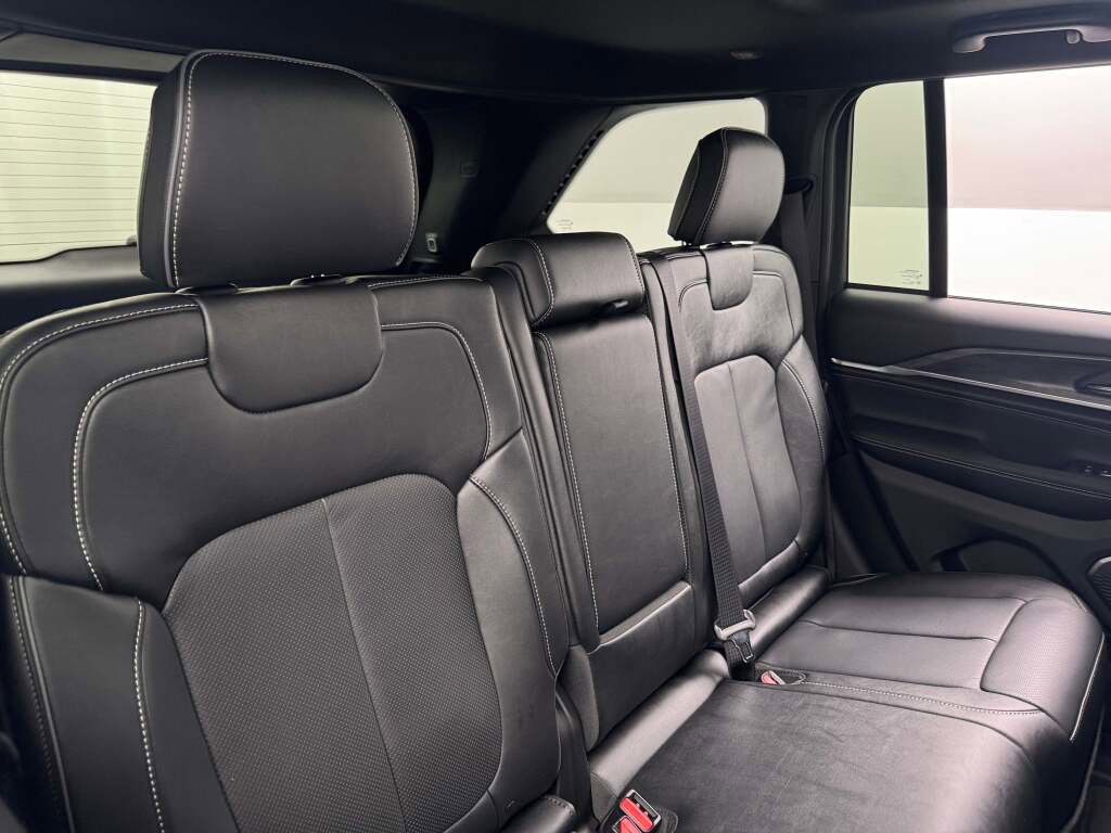 New 2025 Jeep Grand Cherokee Overland image 21