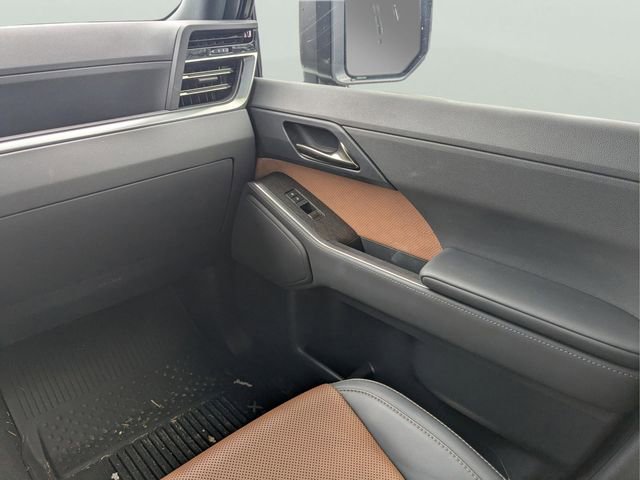 Used 2024 Lexus GX 550 w/ Accessory Package (31) AWD/4WD image 21
