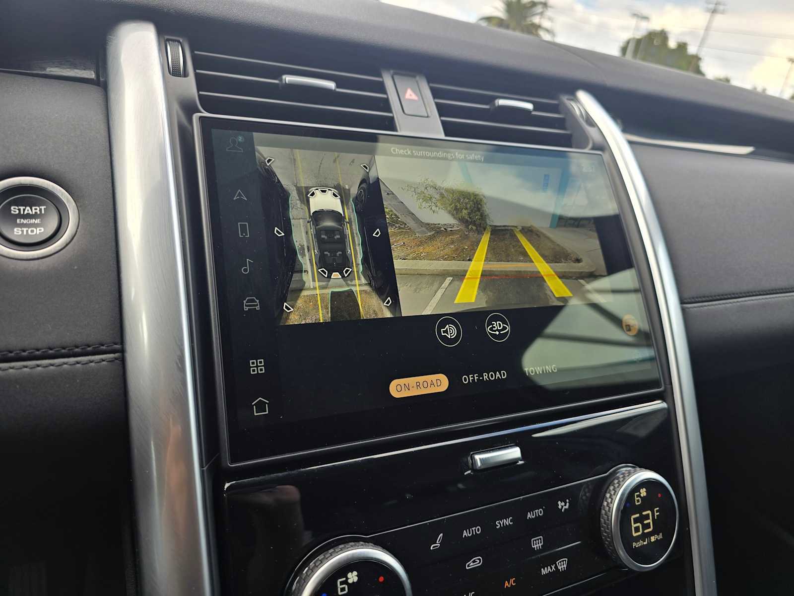 Used 2025 Land Rover Discovery S image 30