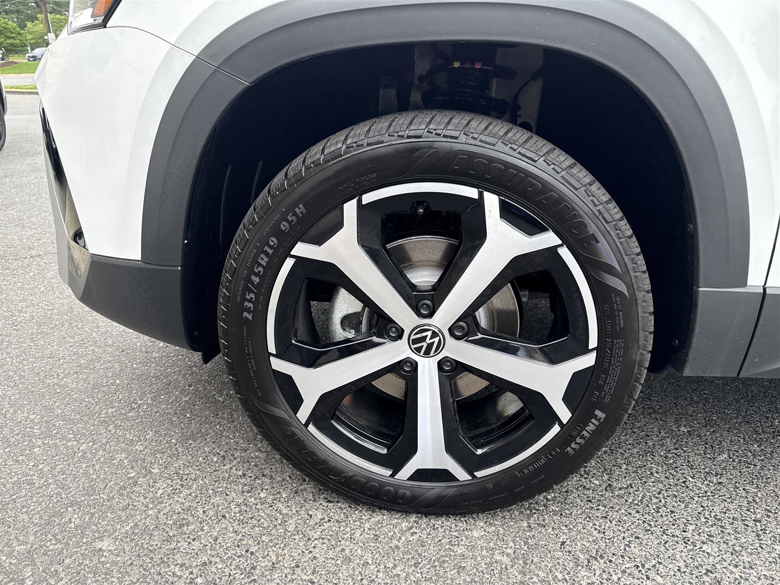 New 2025 Volkswagen Taos SEL image 10