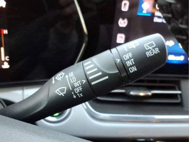 Used 2024 Chevrolet Trax LT w/ LT Convenience Package FWD image 26