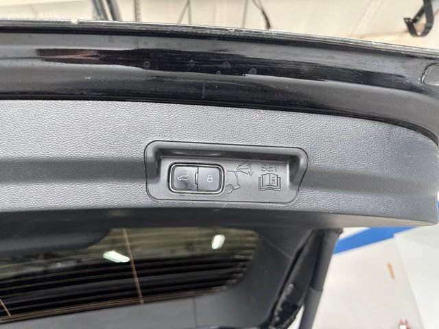 Used 2023 Ford Explorer XLT w/ Equipment Group 202A AWD/4WD image 33