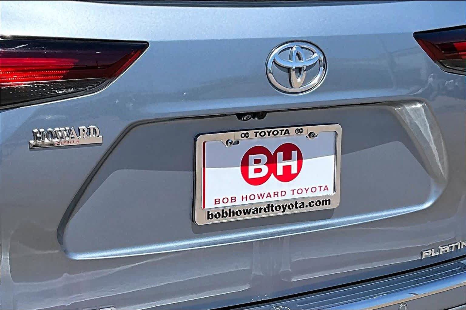 Used 2024 Toyota Highlander Platinum FWD image 31