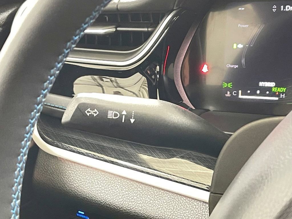 Used 2022 Jeep Grand Cherokee Trailhawk w/ Luxury Tech Group III image 40