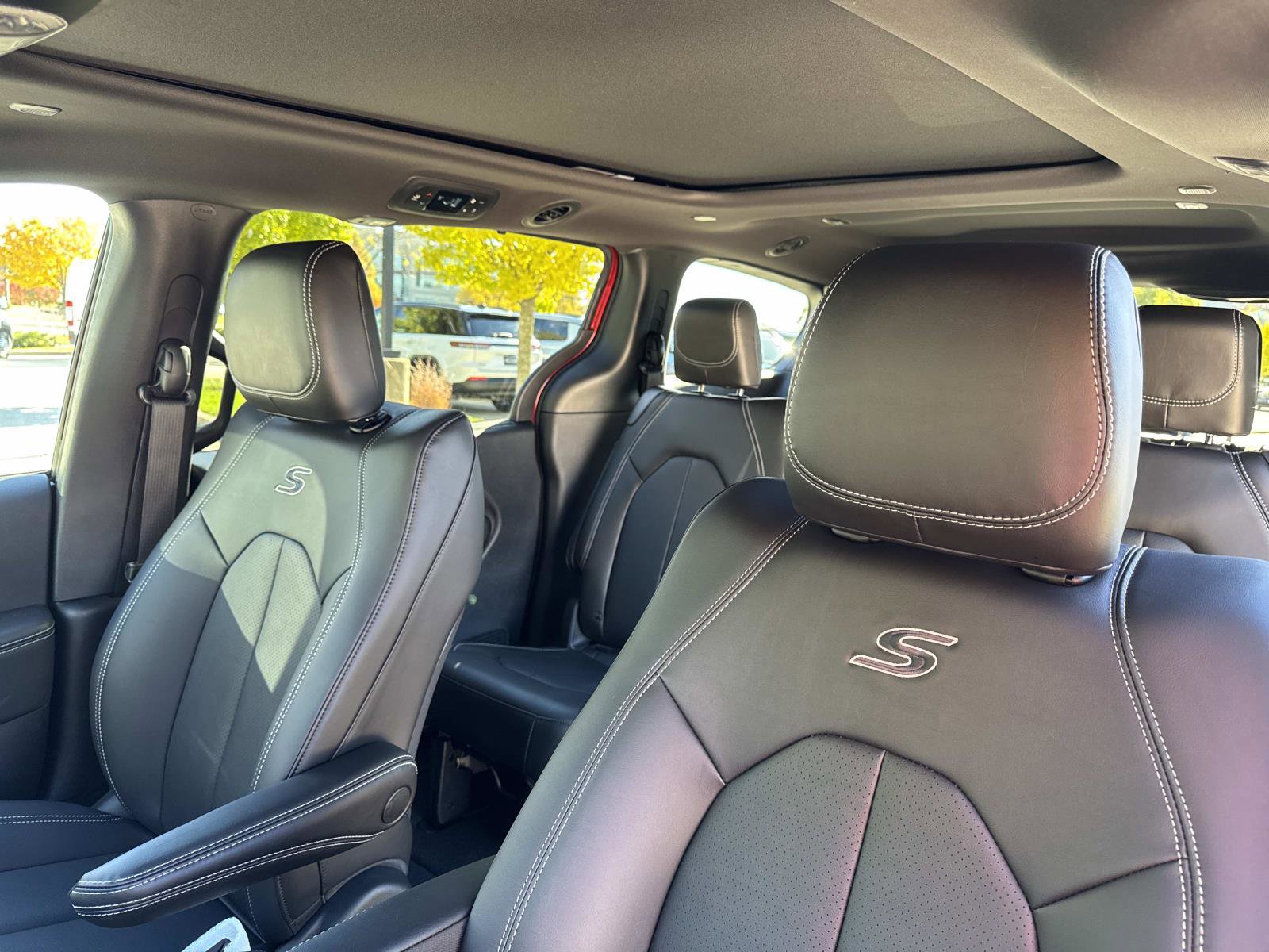 New 2026 Chrysler Pacifica Select image 33