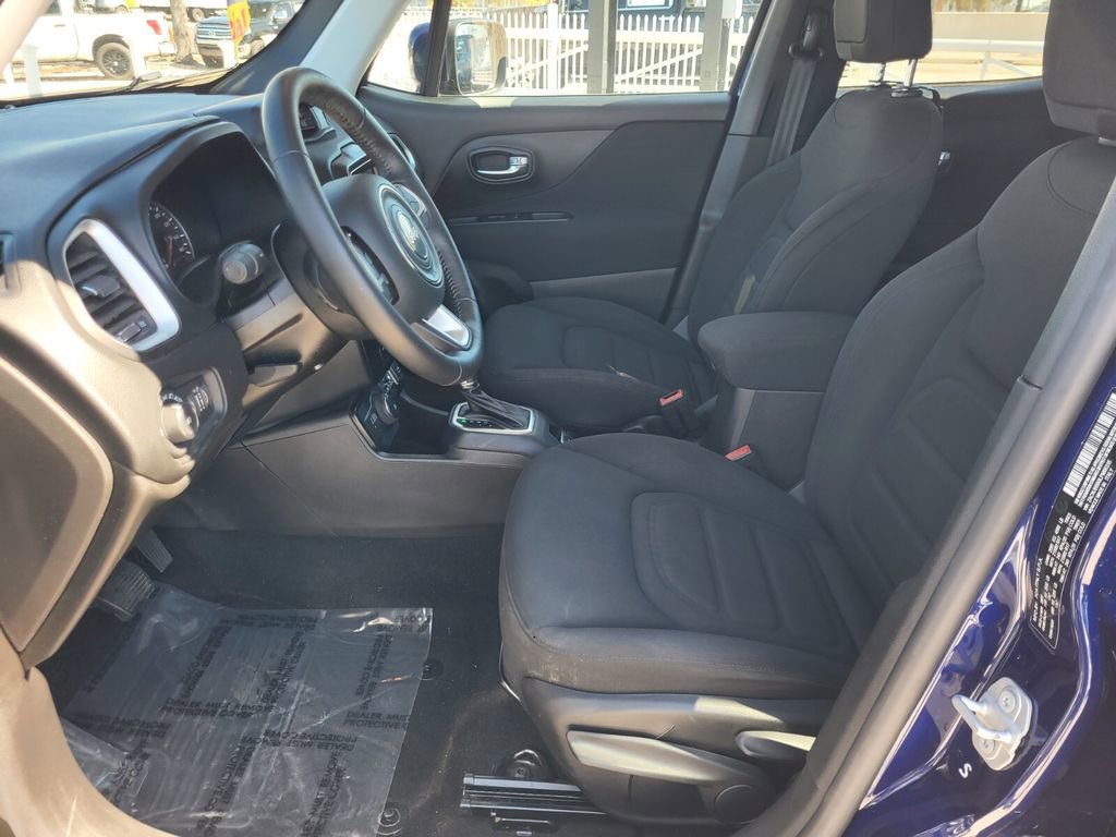 Used 2020 Jeep Renegade Latitude w/ Cold Weather Group image 5