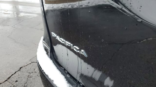 Certified 2024 Chrysler Pacifica Touring-L image 32