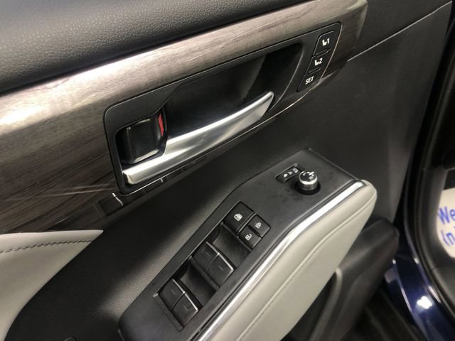 Used 2023 Toyota Highlander Limited image 13