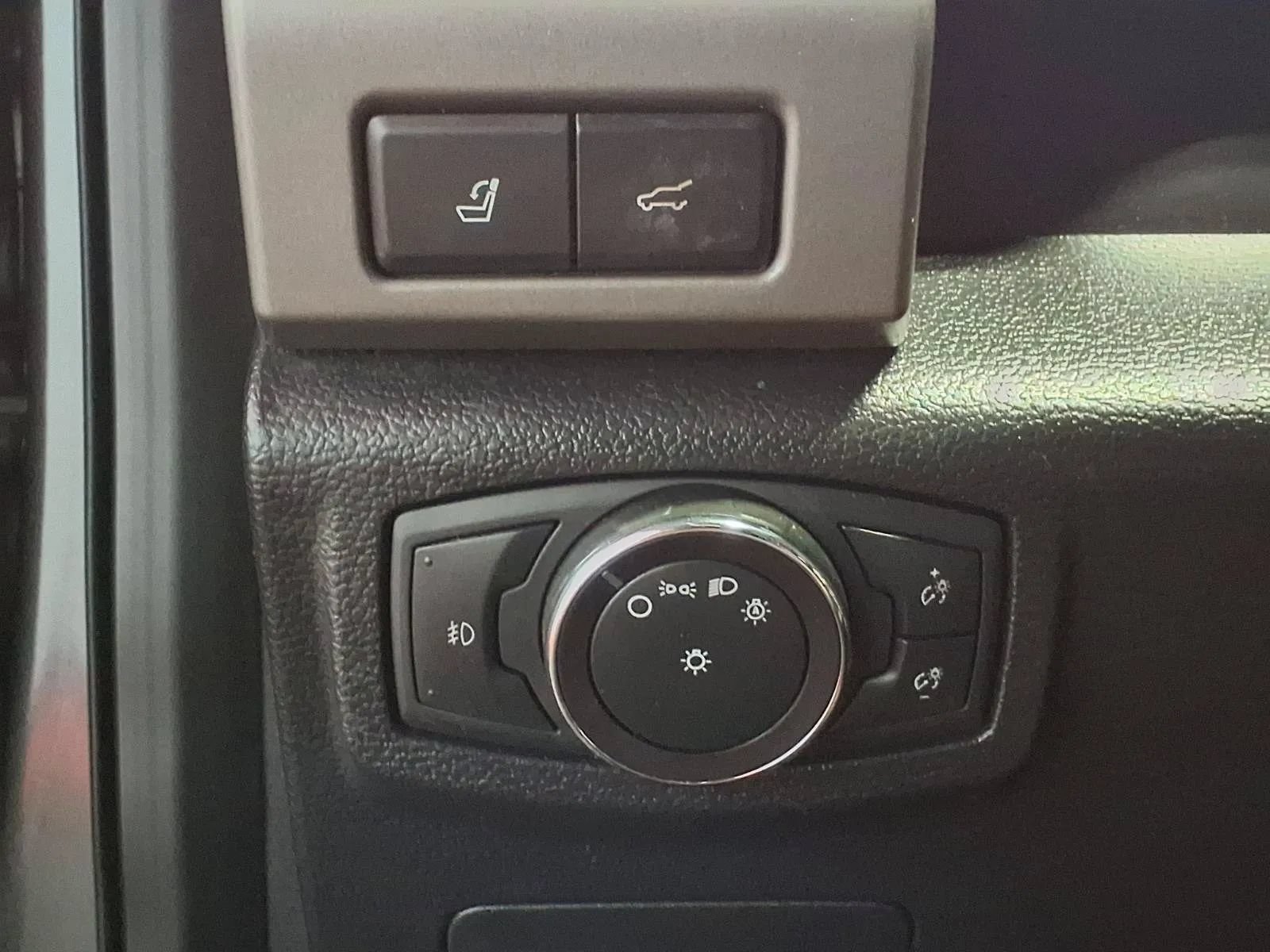Used 2019 Ford Expedition XLT w/ Equipment Group 202A AWD/4WD image 20