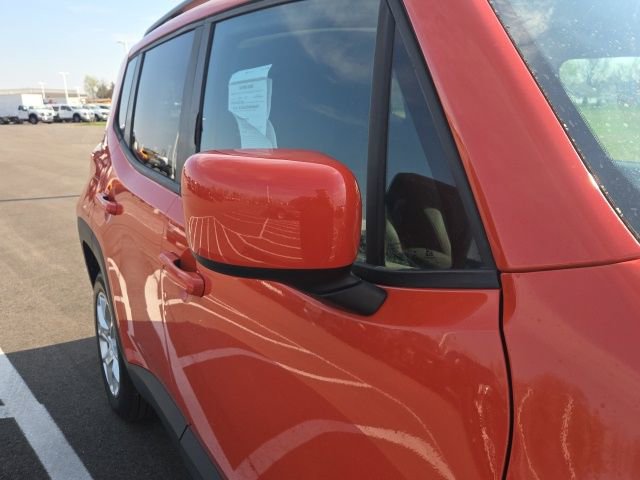 Used 2015 Jeep Renegade Latitude w/ Popular Equipment Group image 5