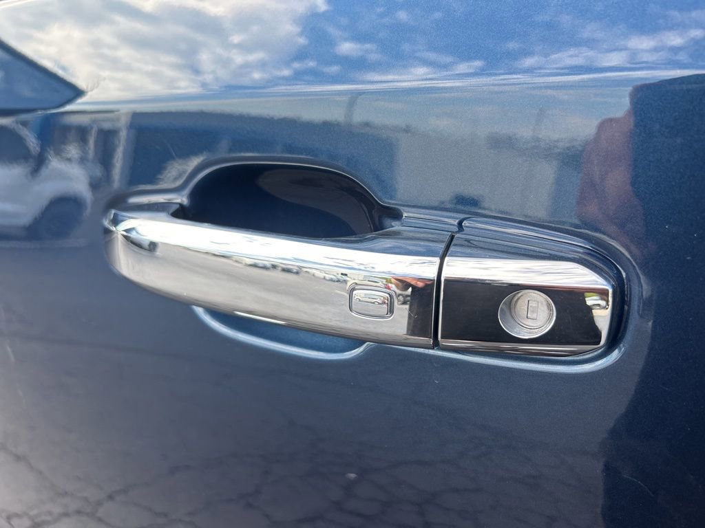 Used 2022 Chevrolet Silverado 1500 LTZ w/ LTZ Convenience Package II image 17