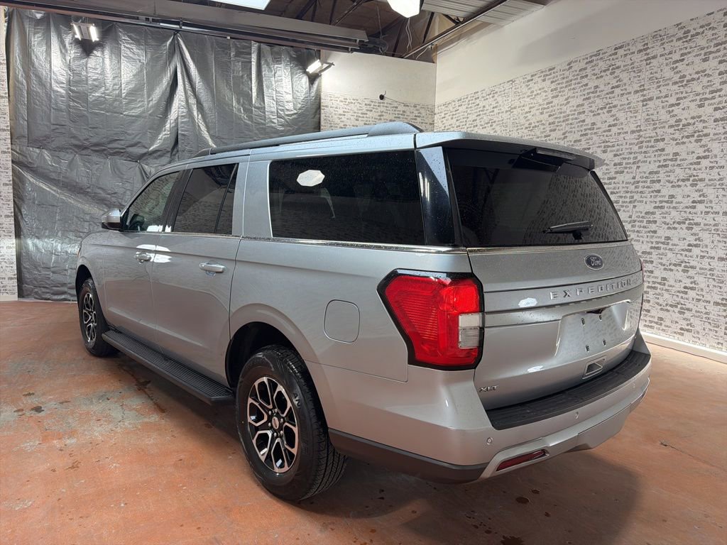 Used 2024 Ford Expedition Max XLT image 5