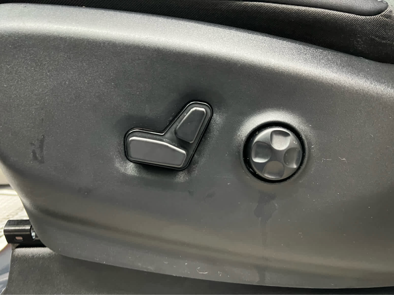 Used 2024 Chrysler Pacifica Touring-L image 13