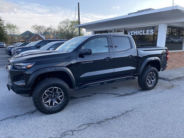 Used 2024 Chevrolet Colorado ZR2 w/ ZR2 Convenience Package III image 5