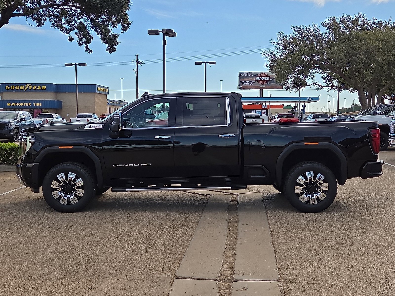 New 2026 GMC Sierra 2500 Denali w/ Denali Reserve Package image 2