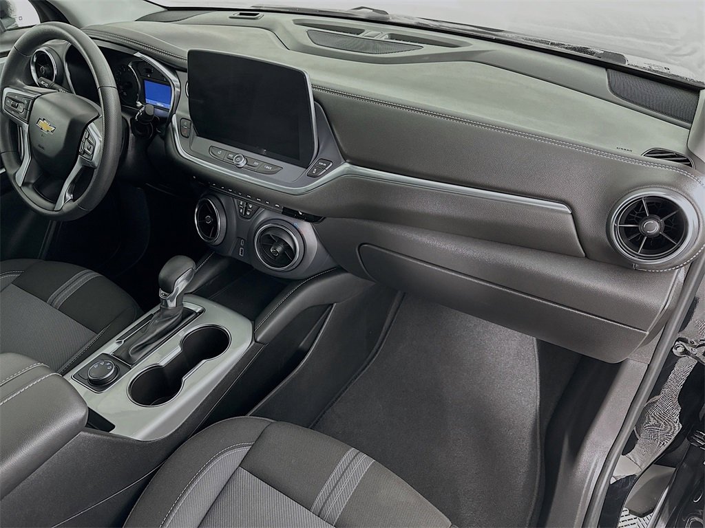 Used 2025 Chevrolet Blazer LT image 27