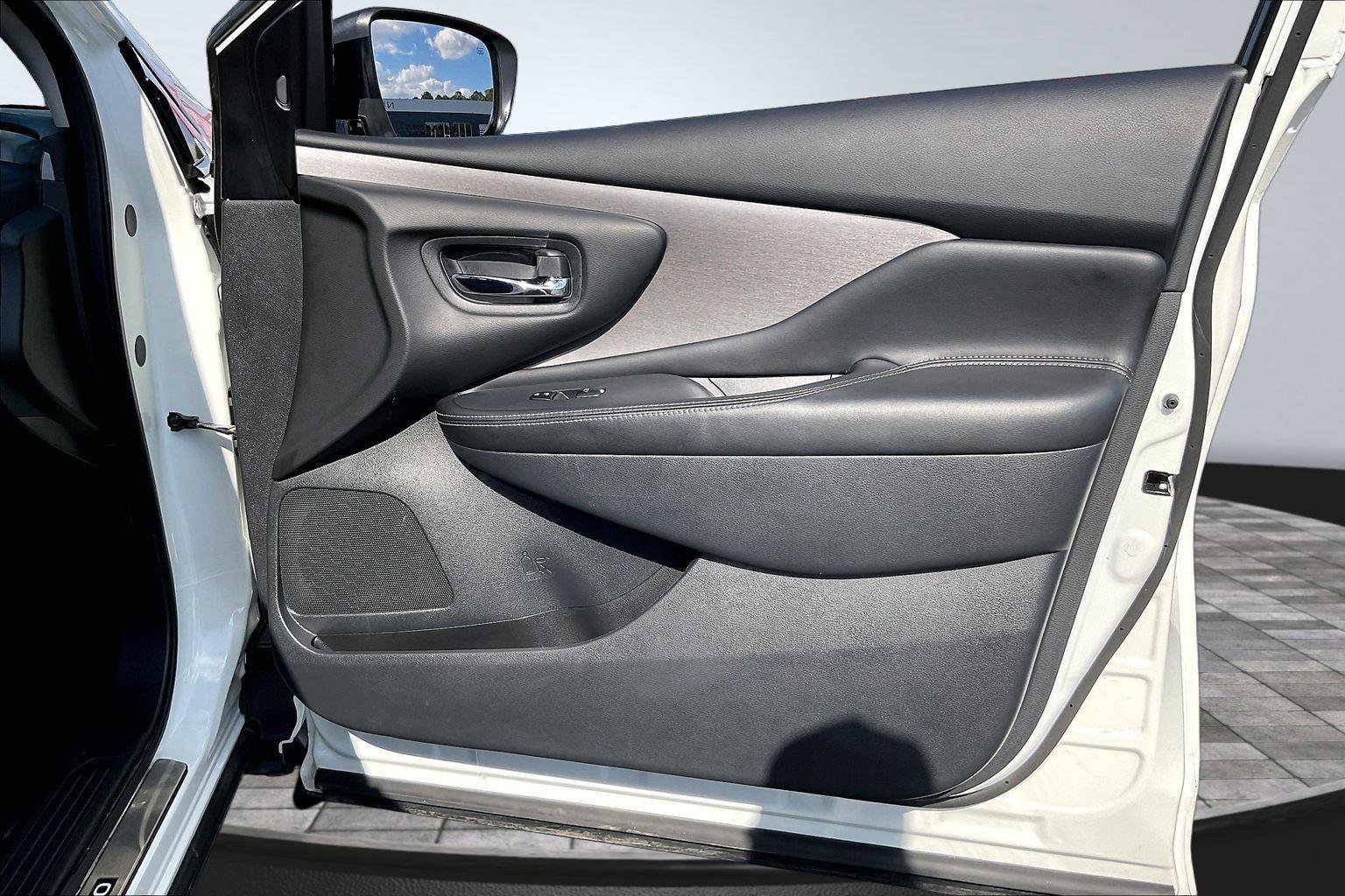 Certified 2024 Nissan Murano SV w/ SV Midnight Edition Package FWD image 24