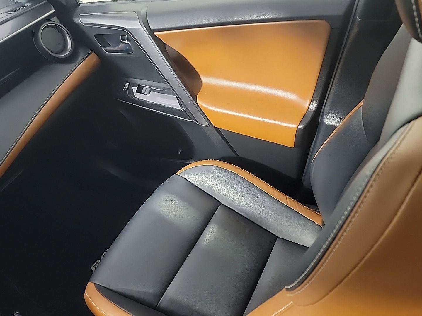 Used 2018 Toyota RAV4 SE w/ Power Extra Value Package image 23