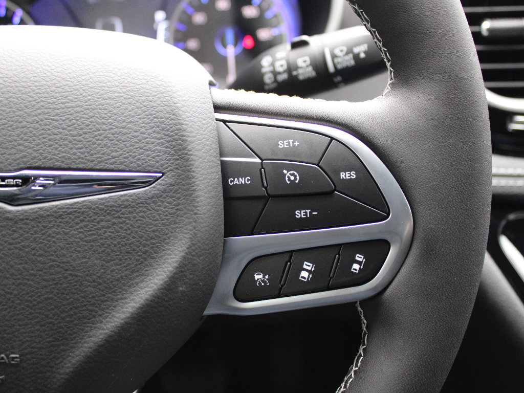 New 2026 Chrysler Pacifica Select image 17