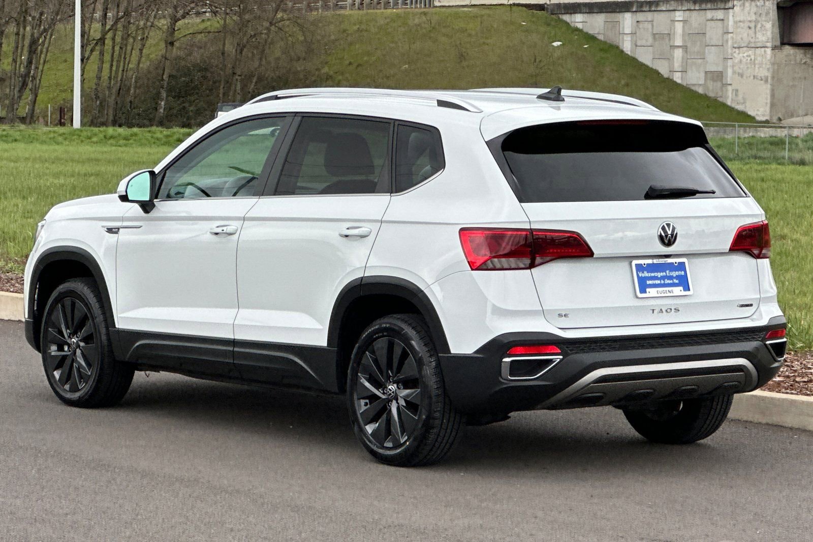 Used 2022 Volkswagen Taos SE image 5