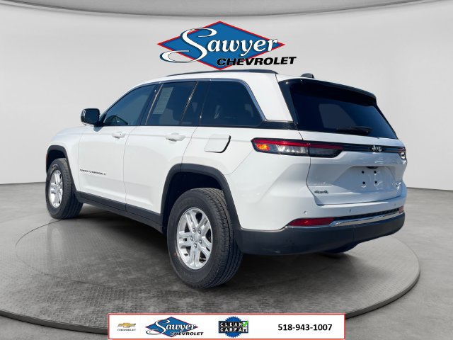 Used 2023 Jeep Grand Cherokee Laredo w/ Luxury Tech Group I AWD/4WD image 3