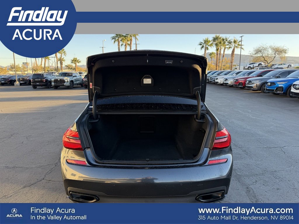 Used 2019 BMW 740i w/ M Sport Package image 9