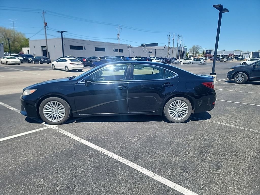 Used 2013 Lexus ES 350 w/ Luxury Pkg FWD image 2