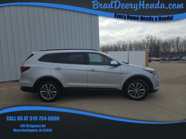 Used 2017 Hyundai Santa Fe SE image 1
