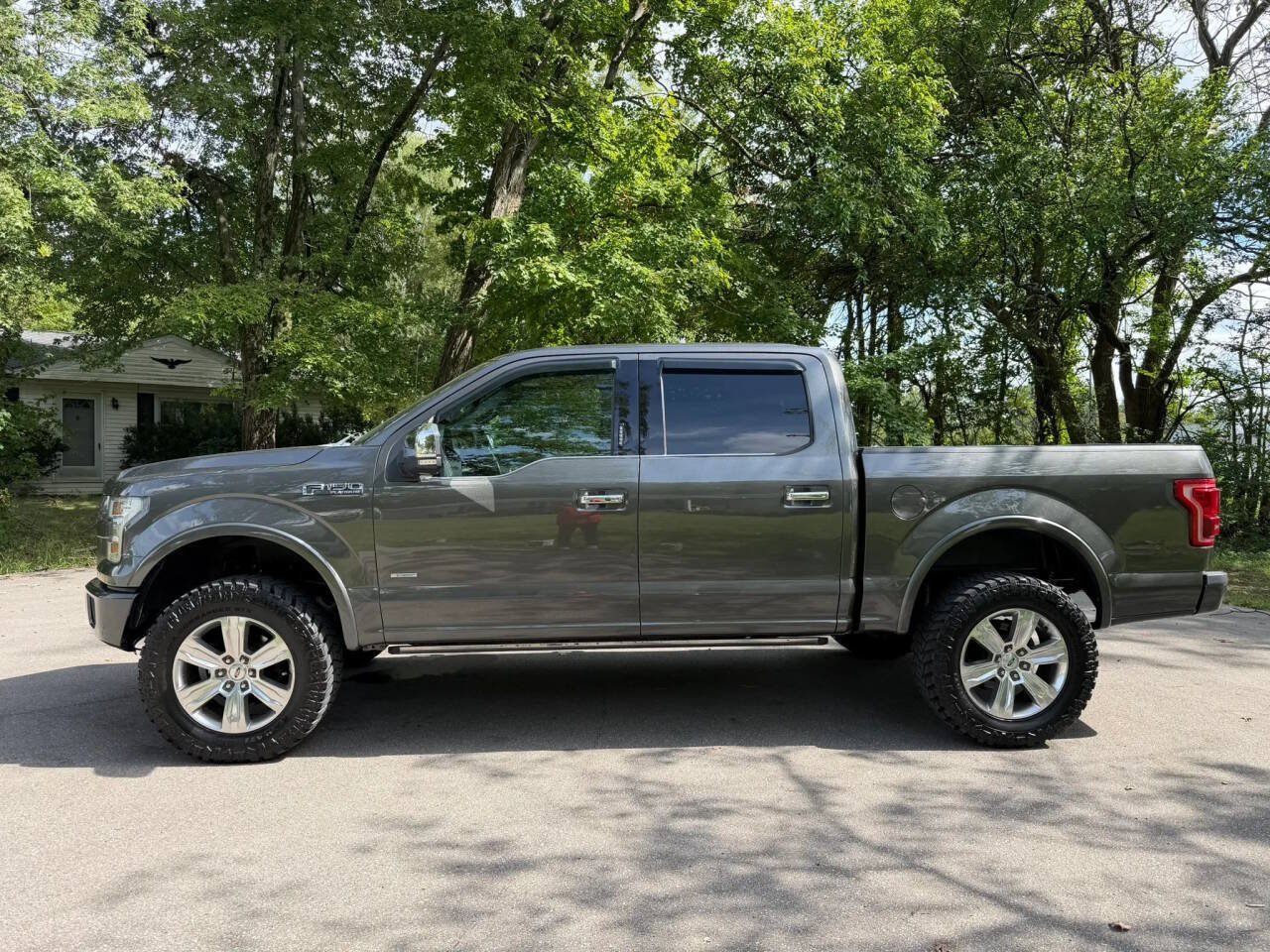 Used 2015 Ford F150 Platinum w/ Equipment Group 701A Luxury AWD/4WD image 2