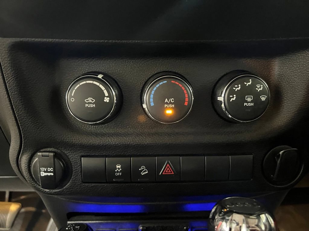 Used 2018 Jeep Wrangler Unlimited Sport w/ Connectivity Group AWD/4WD image 20