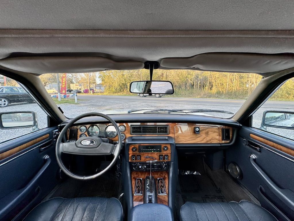 Used 1987 Jaguar XJ6 image 11