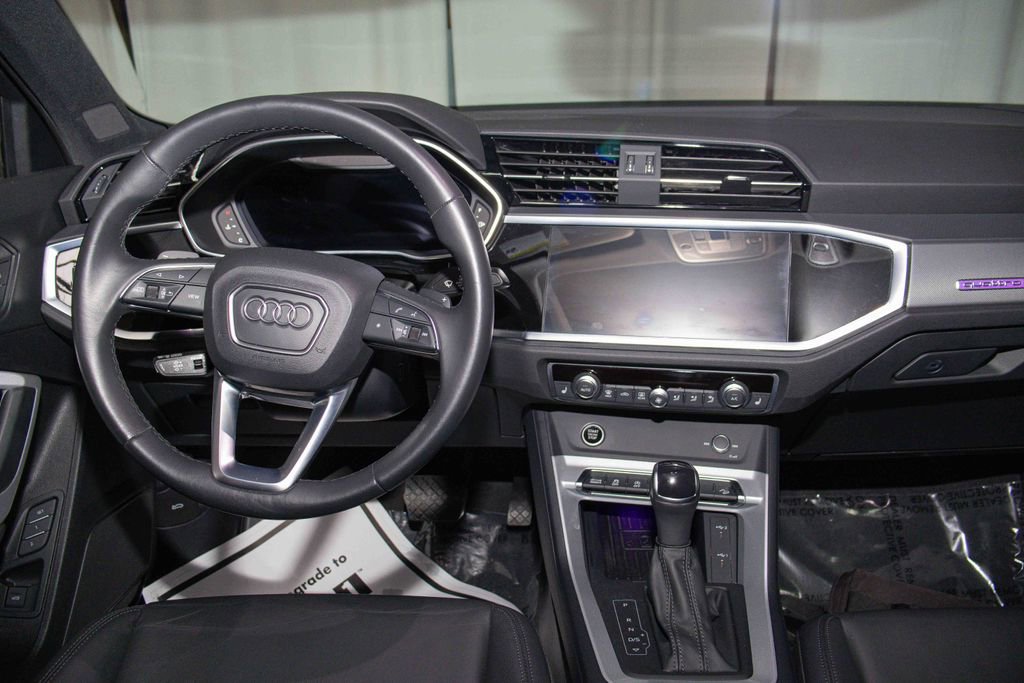 Used 2023 Audi Q3 2.0T Premium Plus w/ Premium Plus Package image 15