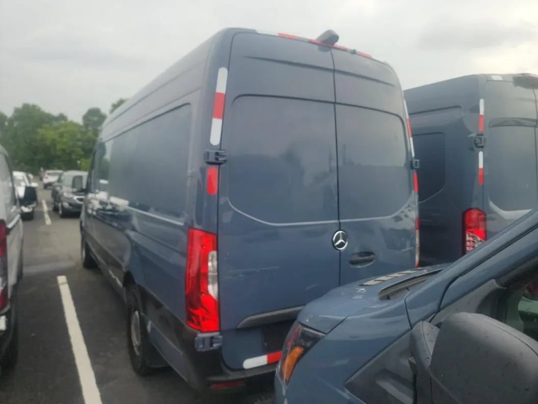 Used 2019 Mercedes-Benz Sprinter 170 image 2
