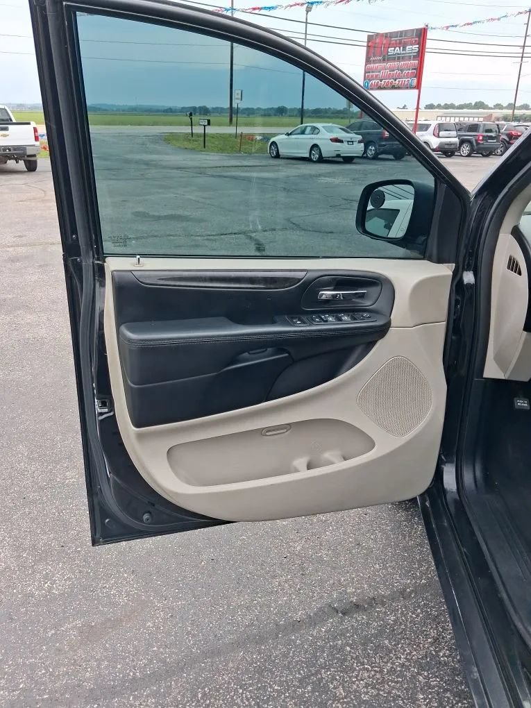 Used 2018 Dodge Grand Caravan SE w/ UConnect Hands-Free Group FWD image 11