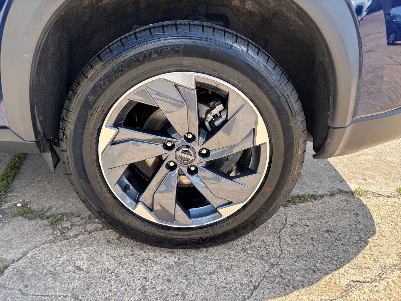 Used 2025 Nissan Rogue SV FWD image 31