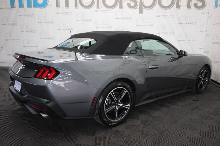 Used 2025 Ford Mustang Premium image 7