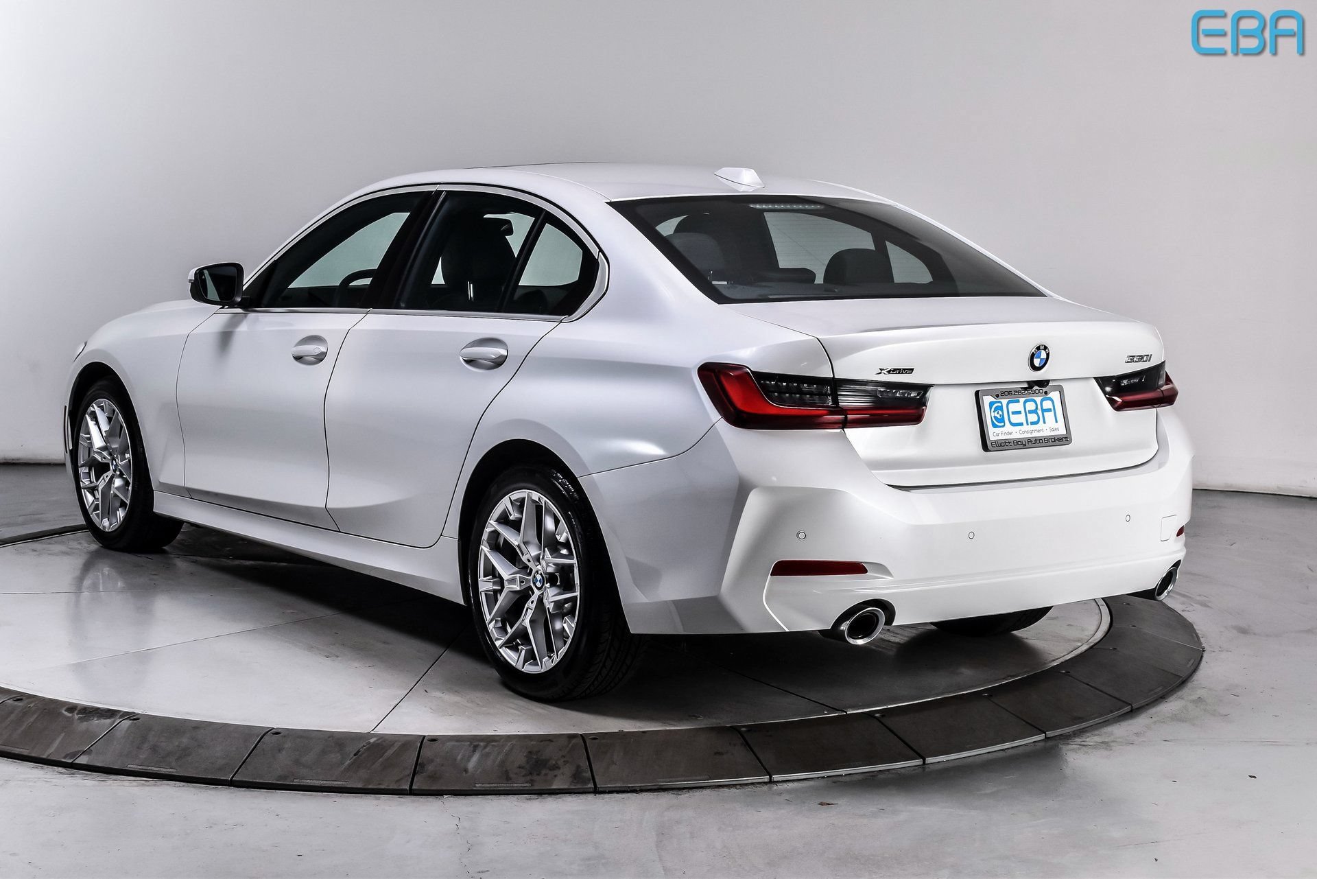 Used 2025 BMW 330i xDrive Sedan w/ Convenience Package AWD/4WD image 4