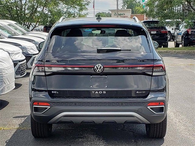 New 2025 Volkswagen Taos SEL image 4