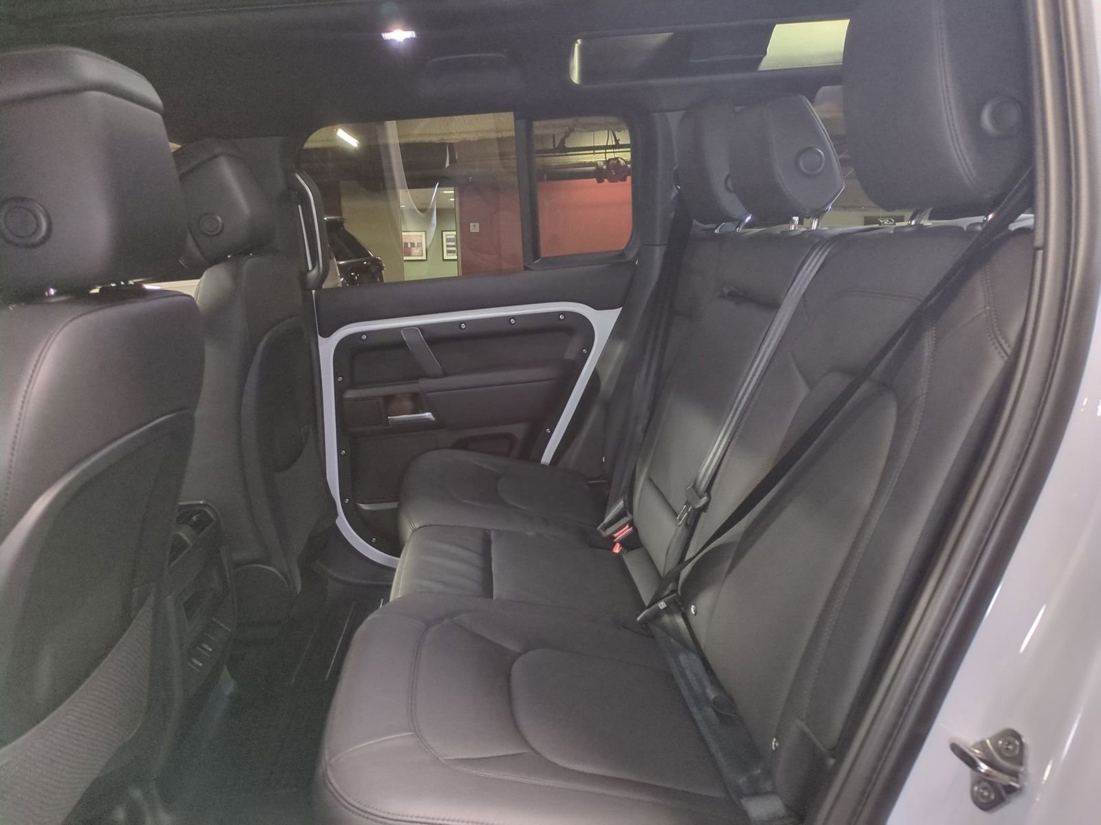 New 2026 Land Rover Defender 110 X-Dynamic SE image 25