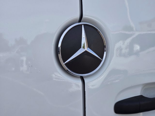 Used 2025 Mercedes-Benz Sprinter 2500 image 11